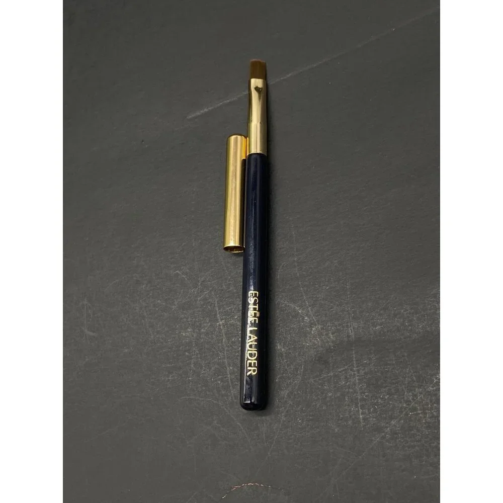 Estee Lauder Lip Brush 35 New. Authentic